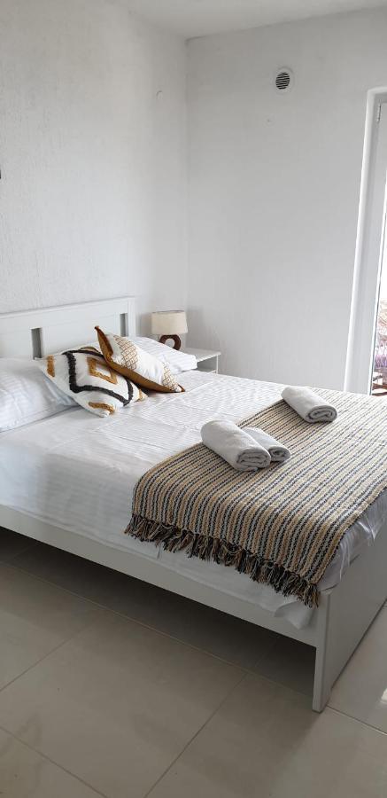 Apartments Marecic Karlobag Ngoại thất bức ảnh